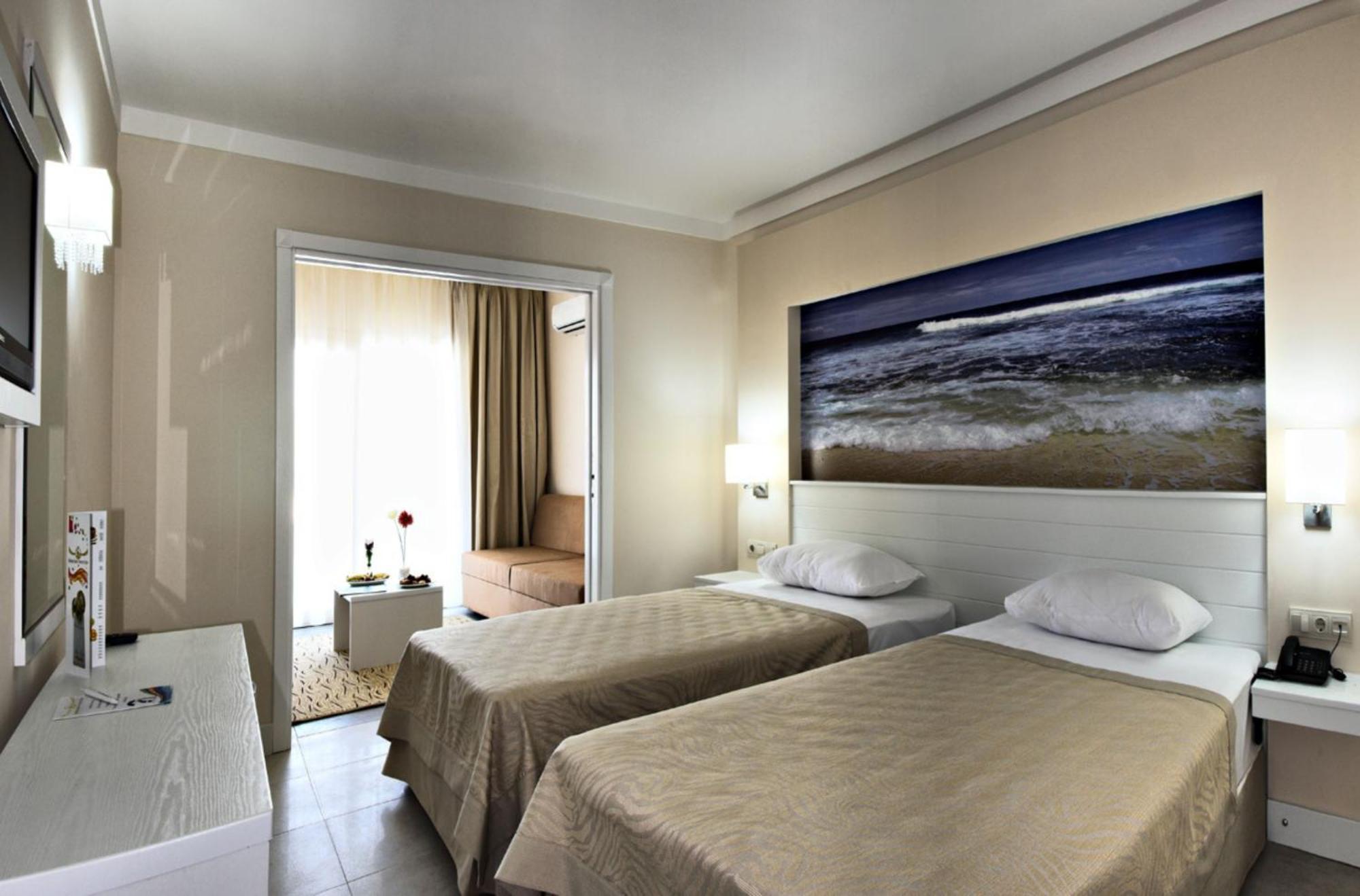Batihan Beach Resort & Spa Kusadası Exteriör bild