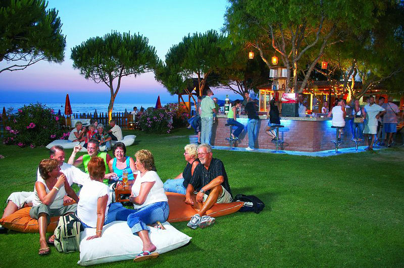 Batihan Beach Resort & Spa Kusadası Exteriör bild